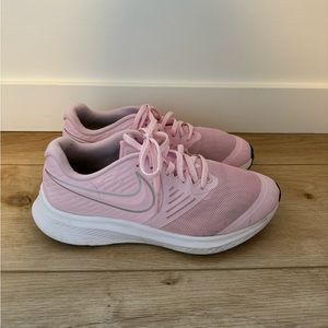 Nike Youth Star Runner 4, size 6.5Y, color pink